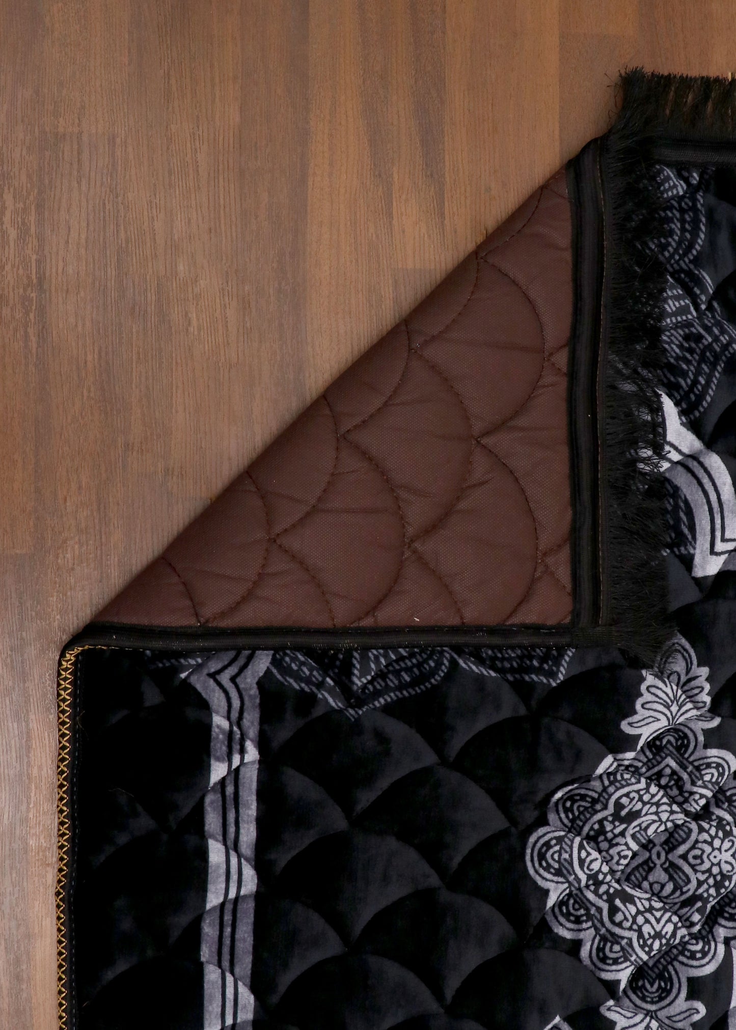 Cloudy Black Velvet Janamaz Prayer Mat