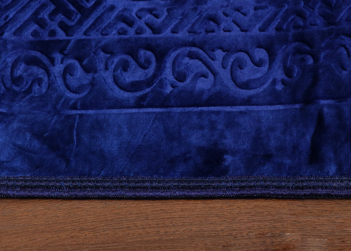 Shiny Blue Mihrab Velvet Prayer Mat