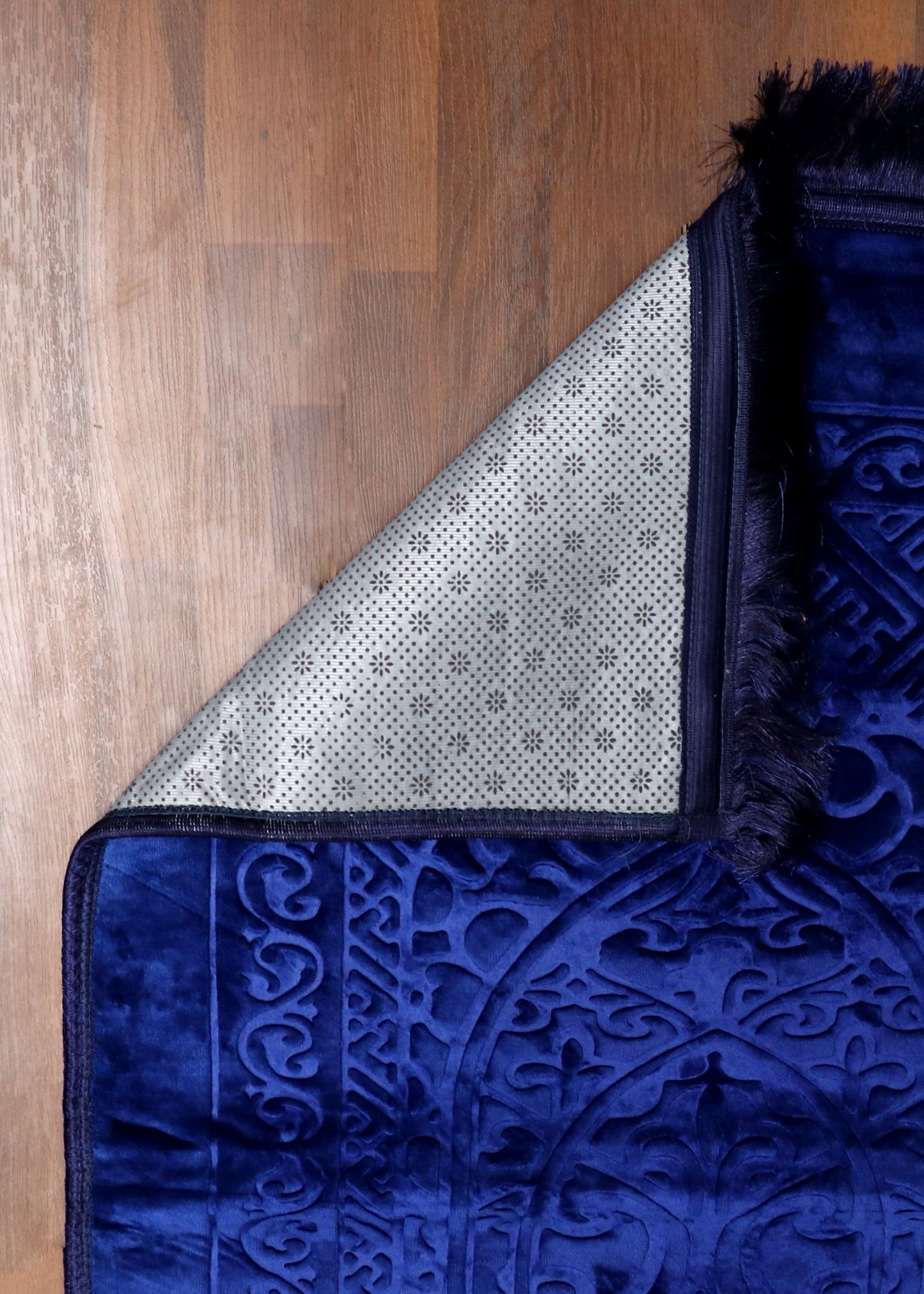 Shiny Blue Mihrab Velvet Prayer Mat