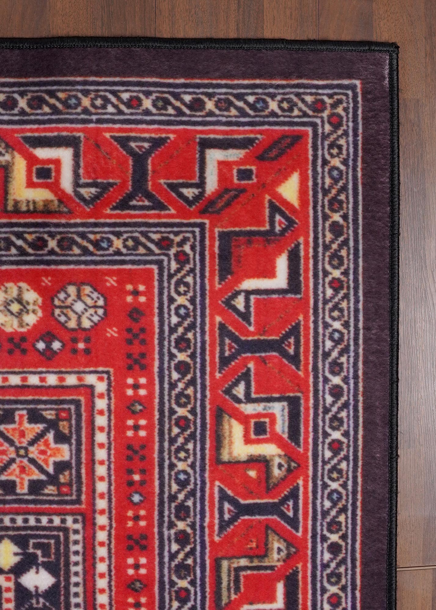 Traditional Persian Design Elegance Rug with Felt Back