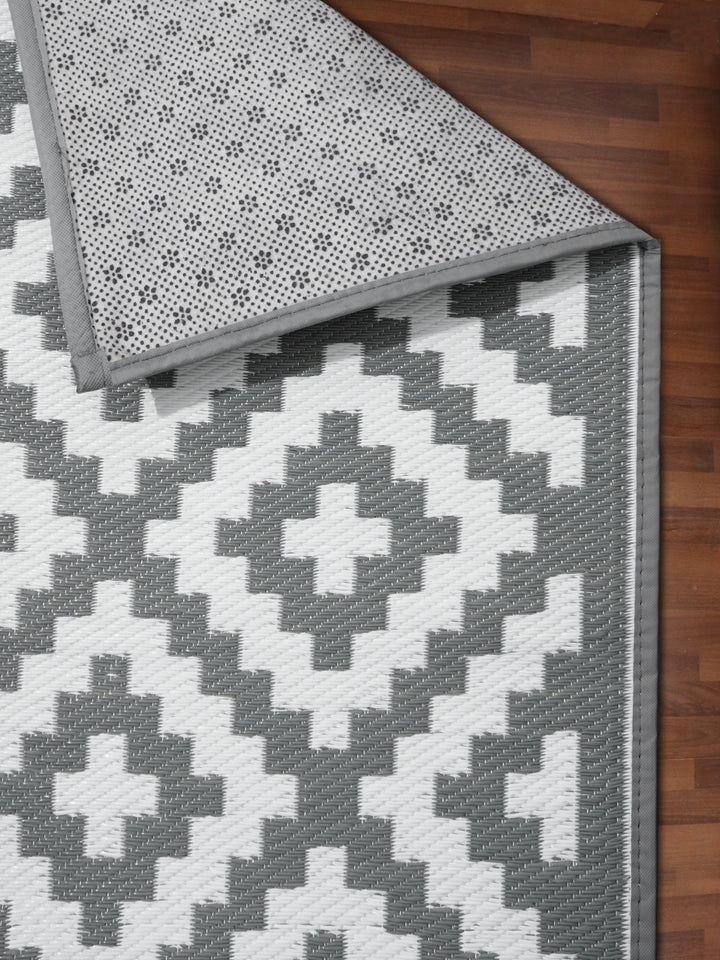 Grey With White Criss Cross Pattern Outdoor Runner