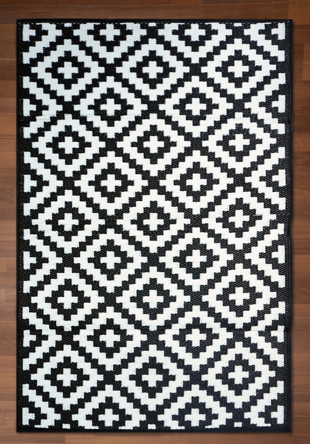 White Outdoor Rug with Black Geometric Pattern For Everyday Use