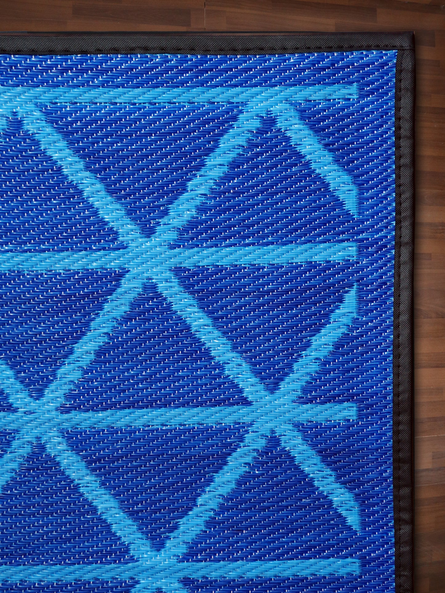 Blue With Linear Pattern Outdoor Runner