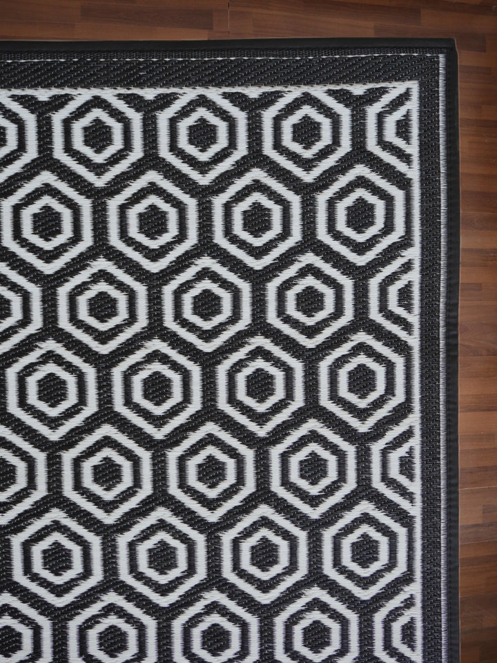 Black Outdoor Runner with White Geometric Pattern For Everyday Use