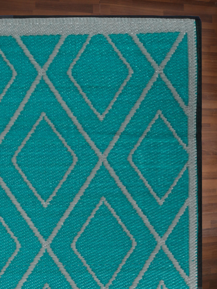 Sea Green Outdoor Rug with Black Criss Cross Pattern For Everyday Use