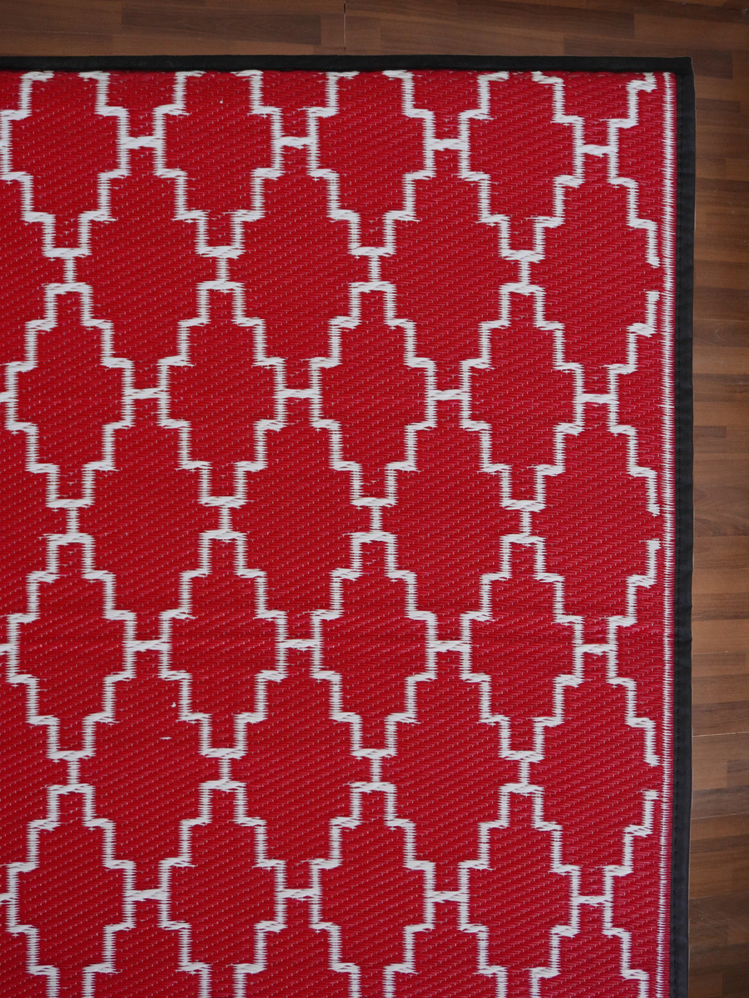 Red Outdoor Runner with White Geometric Pattern For Everyday Use