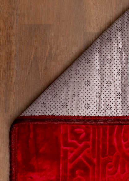 Red Mihrab Velvet Prayer Mat
