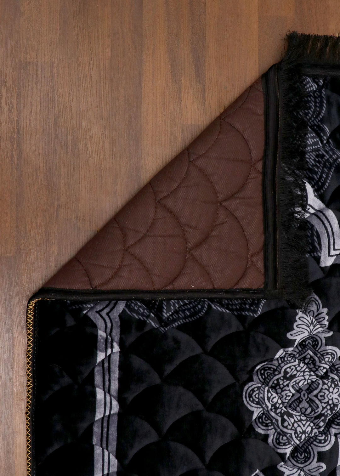 Cloudy Black Velvet Janamaz Prayer Mat