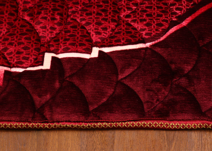 Arched Mihrab Quilted Prayer Mat