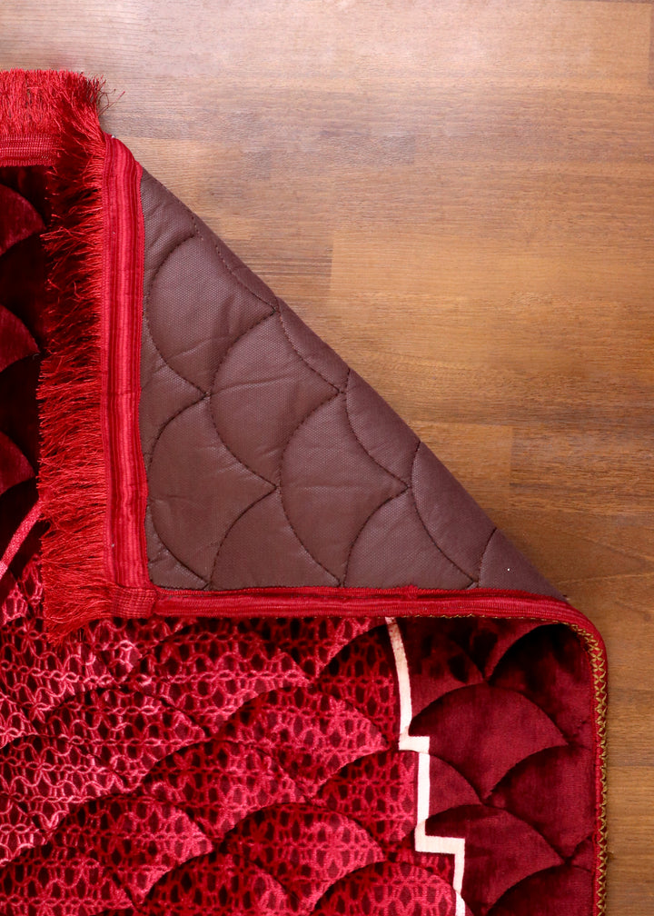 Arched Mihrab Quilted Prayer Mat