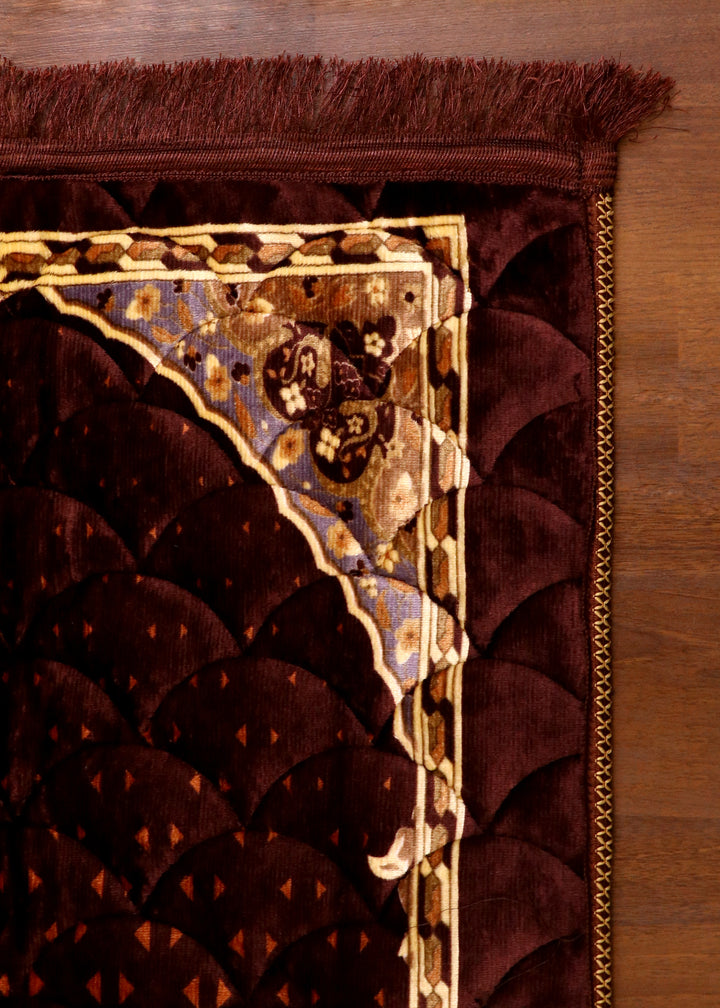 Golden Accent Mihrab Prayer Mat