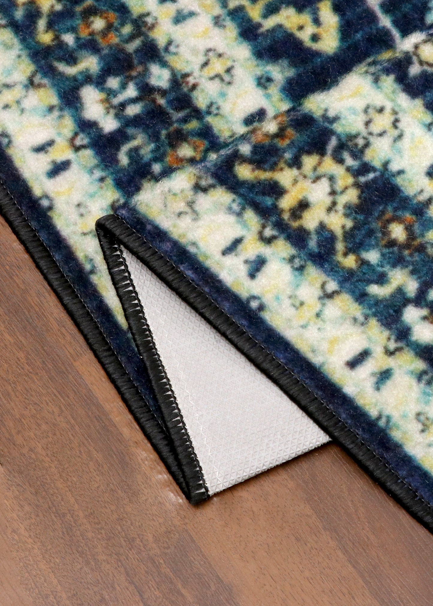 Vintage Oriental Area Rug in Blue & Cream