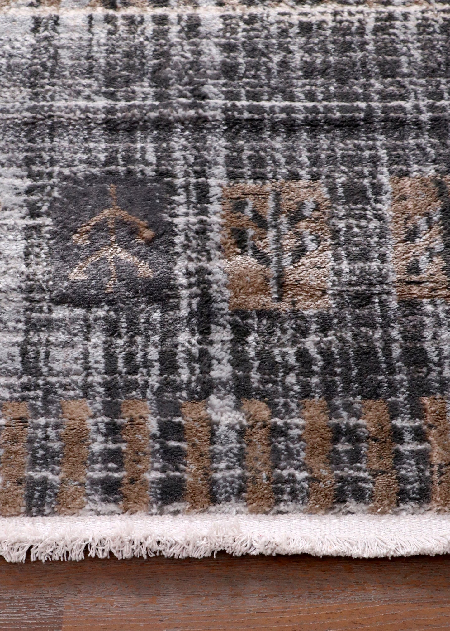 Luxury Turkish Distressed Medallion Rug – Ivory & Soft Grey with Subtle Gold Accents