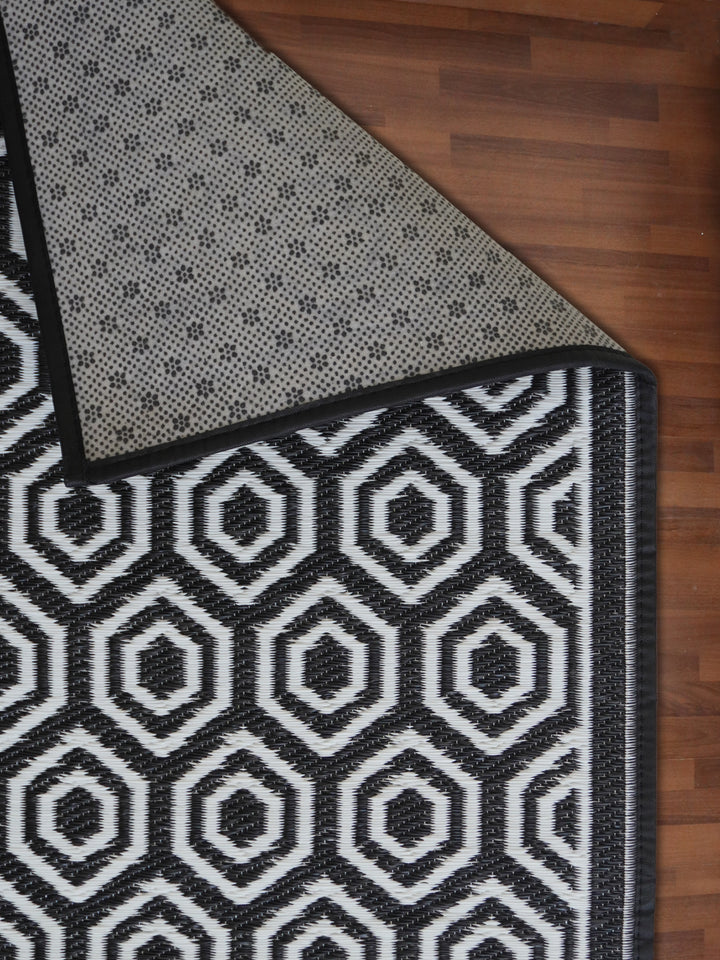 Black With White Geometric Pattern Outdoor Runner