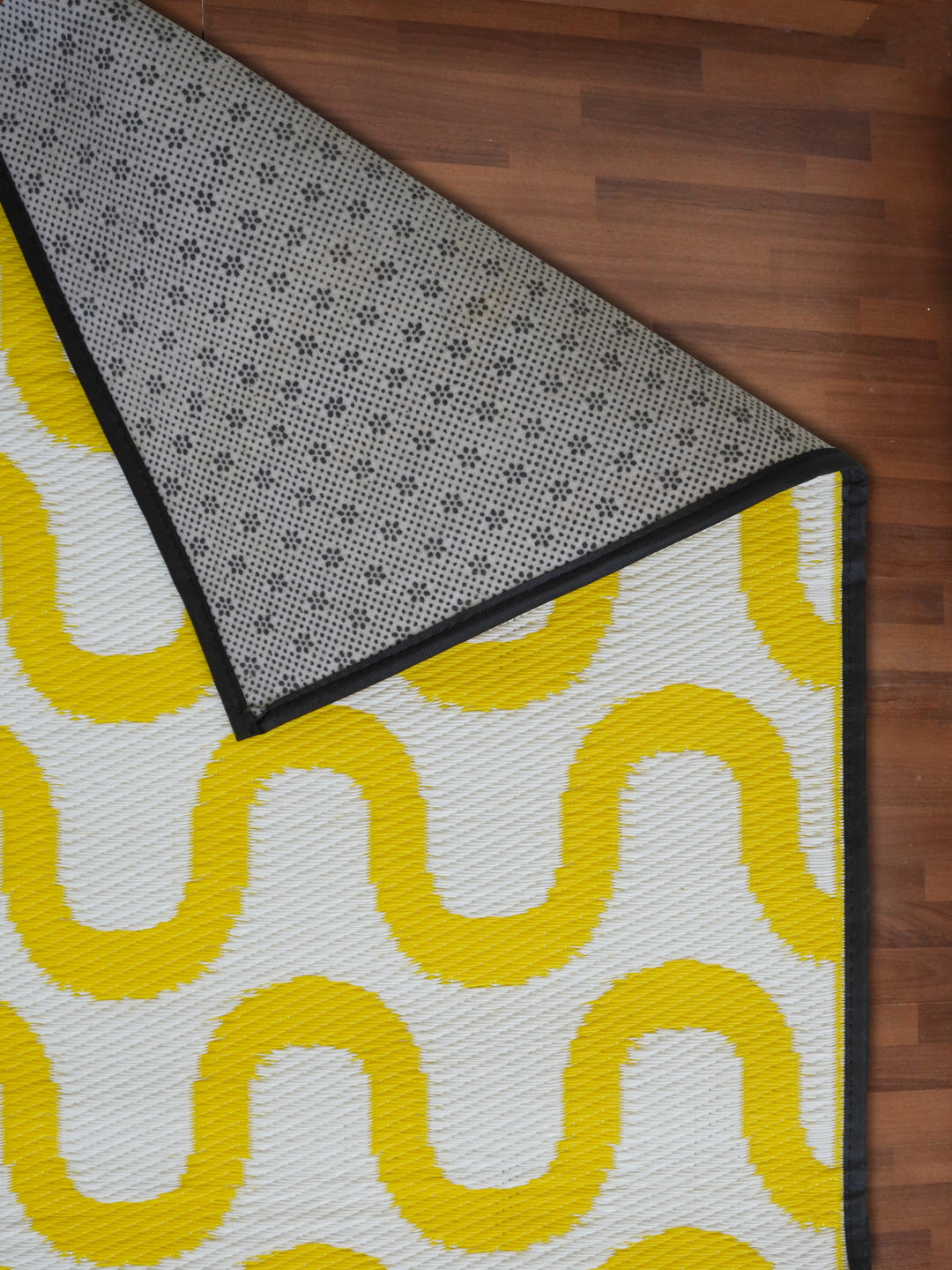 White With Yellow Wavy Pattern Outdoor Rug