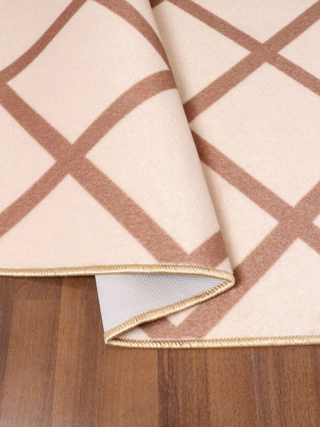 Brown Color Criss Cross Print Non Woven Runner with Non Slip TPR Backing