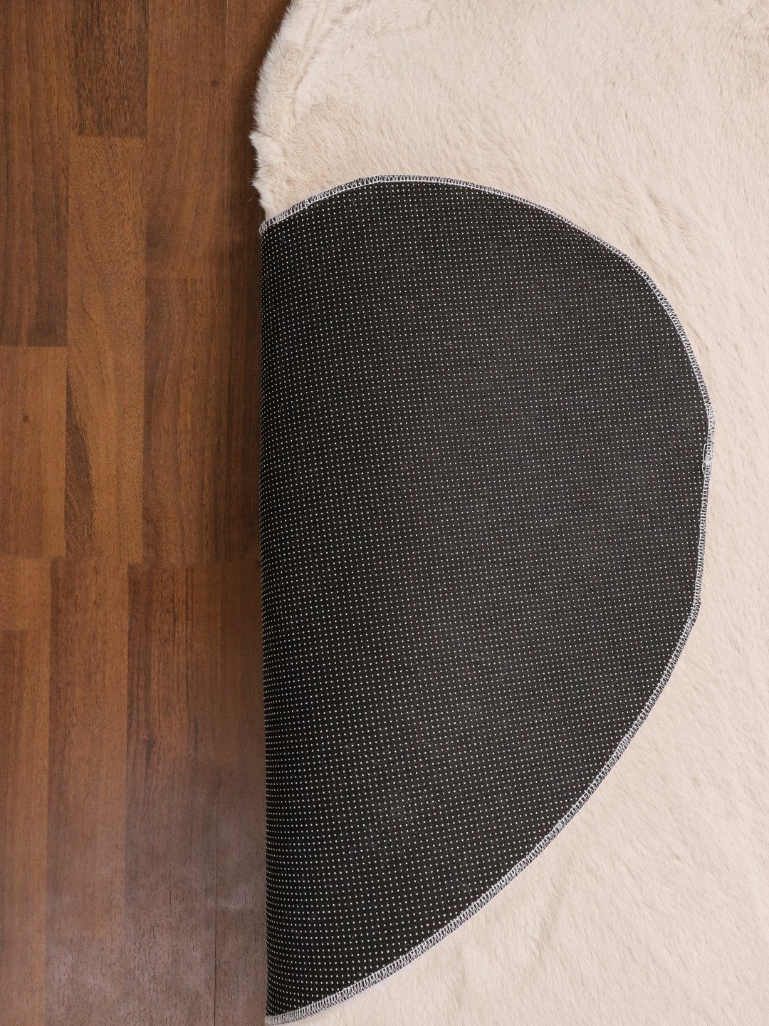 Beige Heart Shape with Anti Slip Dot Backing Soft and Thick Micro Fur Rug
